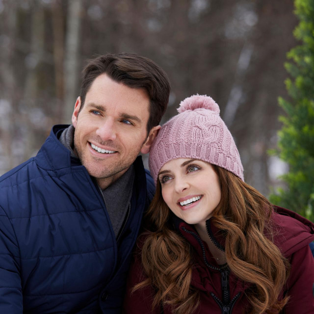 WINTER LOVE STORY, from left: Kevin McGarry, Jen Lilley, (aired Jan. 19, 2019). photo: Shane Mahood/?Hallmark/Courtesy: Everett Collection