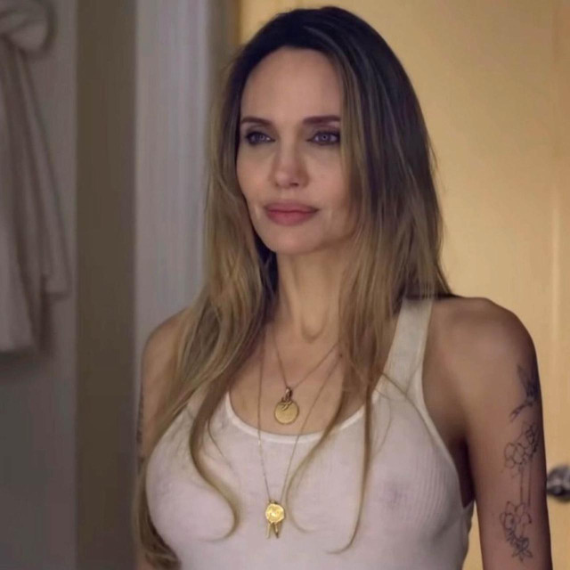 Angelina Jolie, Couture