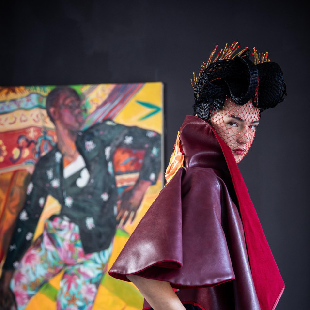 Kolekcija dočarava bogatstvo tradicije, snagu suvremenosti te jakost i sigurnost ženstvenosti koja prkosi svim modno trendovskim parametrima današnjice