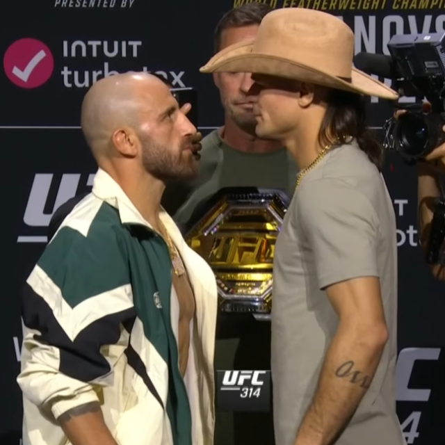 Alexander Volkanovski (lijevo) i Diego Lopes (desno)