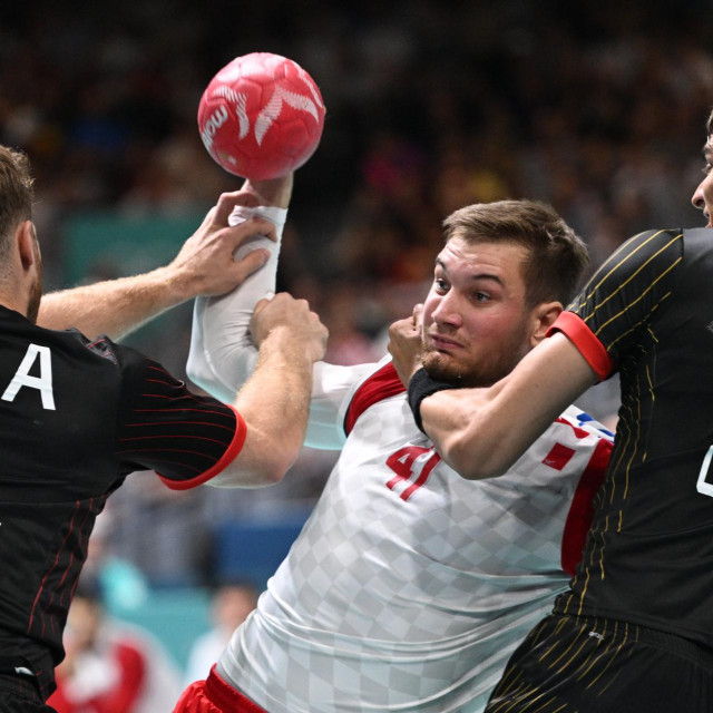 Tin Lučin u okršaju s Gollom i Kösterom