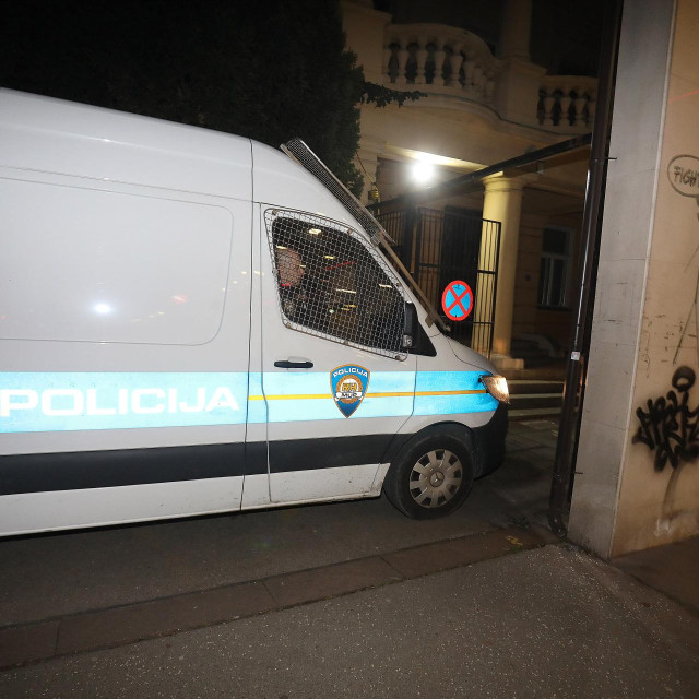 Privođenje osumnjičenih za utaju poreza i korupciju, među kojima su ugostitelj Nikola Bušljeta i bivši nogometaš Josip Šimić