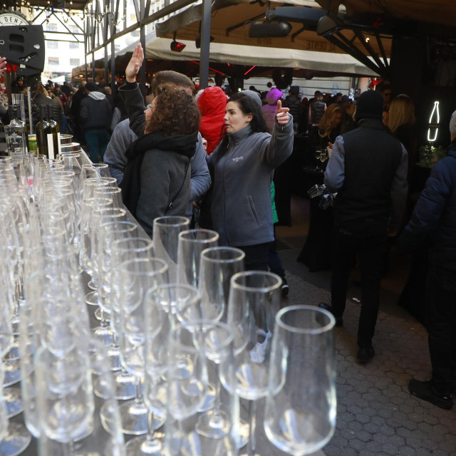 Zagreb, 301225.
Bogoviceva.
Silvestrovo na spici.