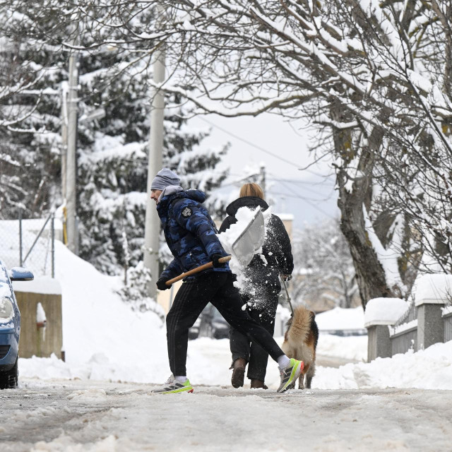 Zagreb, 070126.
Zavrsje.
Reportaza o stanju na cestama u sjevernom dijelu Zagreba.