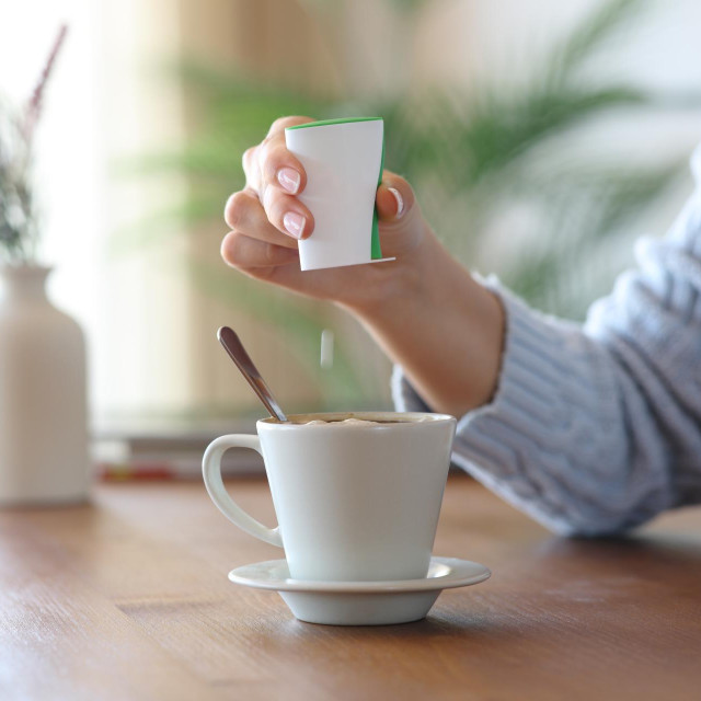 Iako ga je WHO klasificirala kao sigurnog u dnevnoj dozi do 40 miligrama za kilogram težine, nova studija pokazuje da aspartam može promijeniti funkciju srca