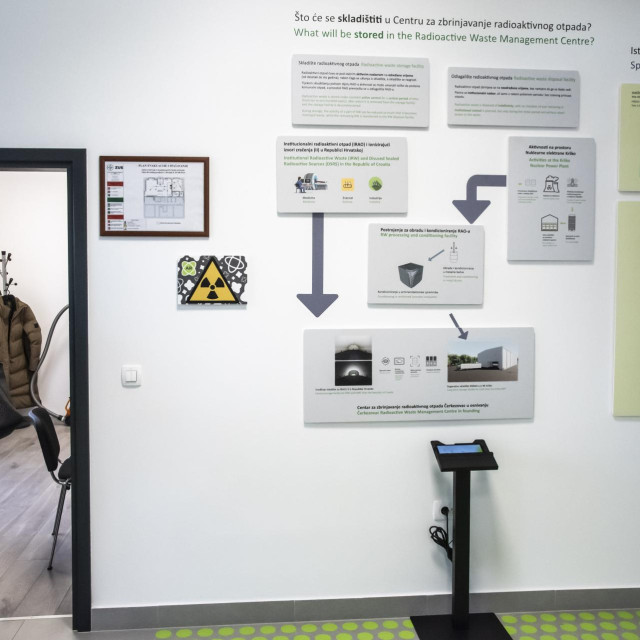 Općina Dvor, tj. bivse skladište oruzja Čerkezovac, postaje mjesto odlaganja radioaktivnog otpada iz NE Krško.Na fotografiji: Info centar o radioaktivnom otpadu