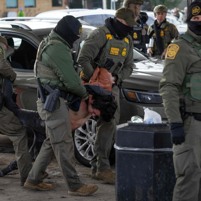 Brutalno postupanje agenata ICE-a