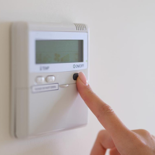 Slijedite ove jednostavne, ali učinkovite savjete i vaše će vam tijelo biti zahvalno. Noći provedene u snu postat će mirnije, dublje i osvježavajuće — baš onakve kakve bi zimi trebale biti.