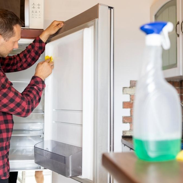 Hladnjak treba očistiti temeljito, a posebnu pozornost valja posvetiti gumenoj brtvi