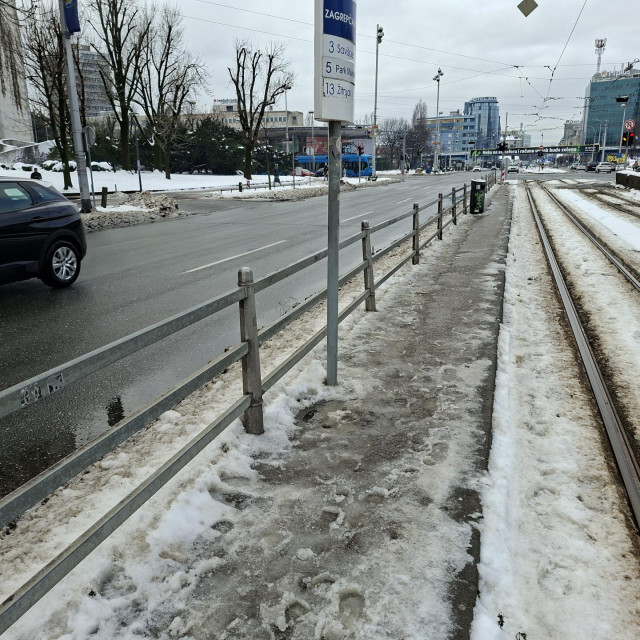 Tramvajska stanica Zagrepčanka u smjeru istoka