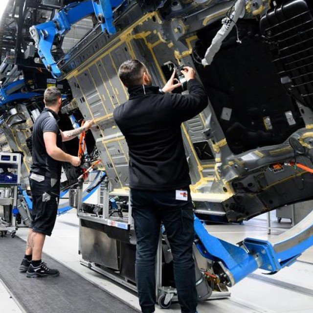 Tvornica Mercedes-Benza, ilustracija