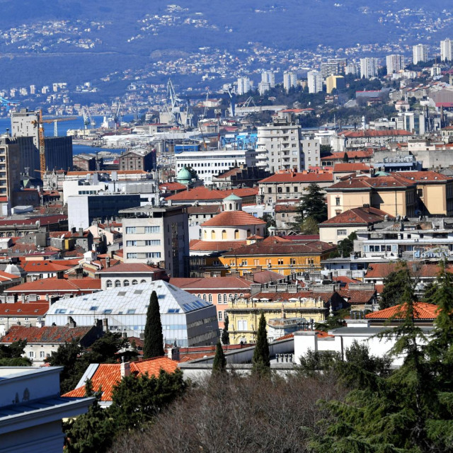 Riječki ZTC ima tri milijuna kupaca na godinu

Na fotografiji: panorama Rijeke