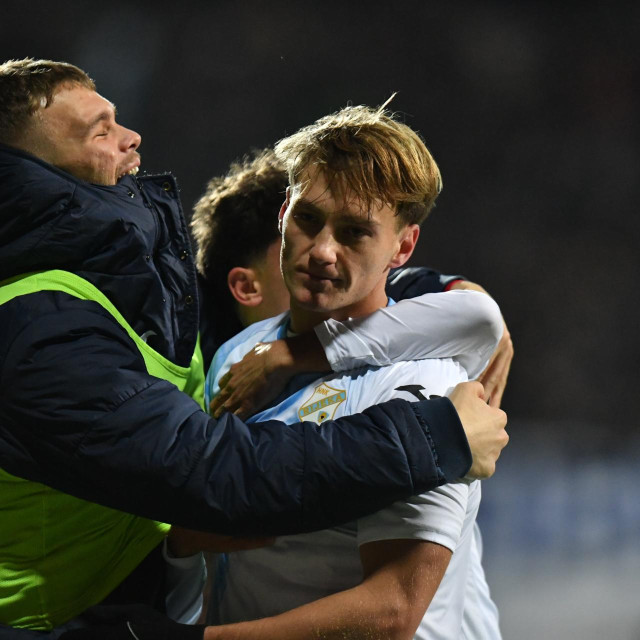 Toni Fruk u proslavi pogotka