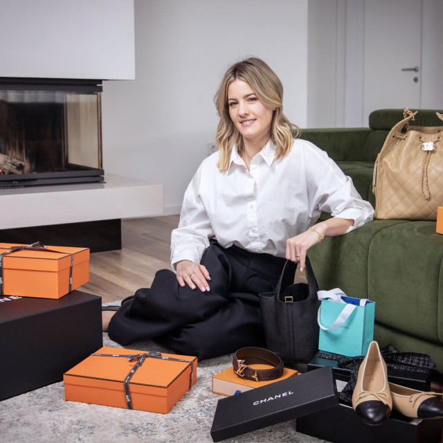 Njezin posao, kaže, uključuje stalnu komunikaciju, prisutnost na Instagramu, pakiranje paketa, fotografiranje i odlazak u shopping