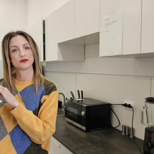 Zamjene za sir na policama trgovina obično su pomiješane s pravim sirom pa ih je teško otkriti, osim ukoliko detaljno ne čitate deklaraciju