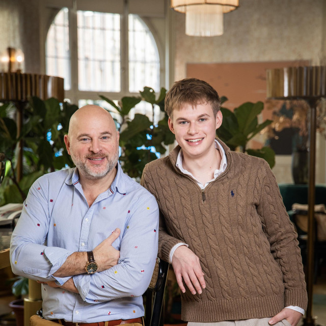 Zagreb, 071225.
Hotel Amadria Park, Jurisiceva 22.
Rene Bitorajac i sin Gabriel.