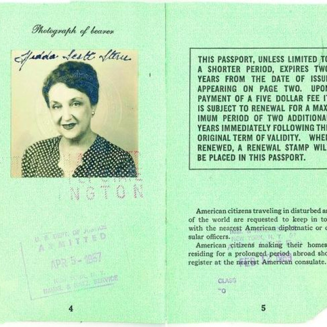 Hedina prva američka putovnica, 1955.
Izvor: u vlasništvu Alexandera S.E. Nivena