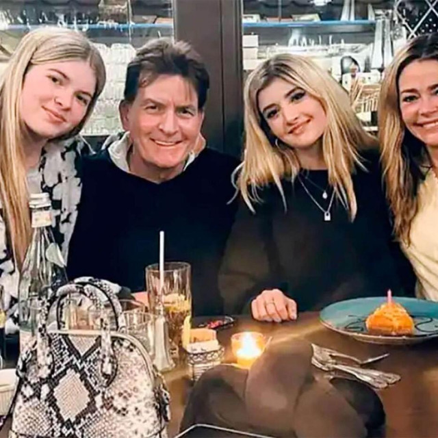 Lola Sheen, Charlie Sheen, Sami Sheen i Denise Richards