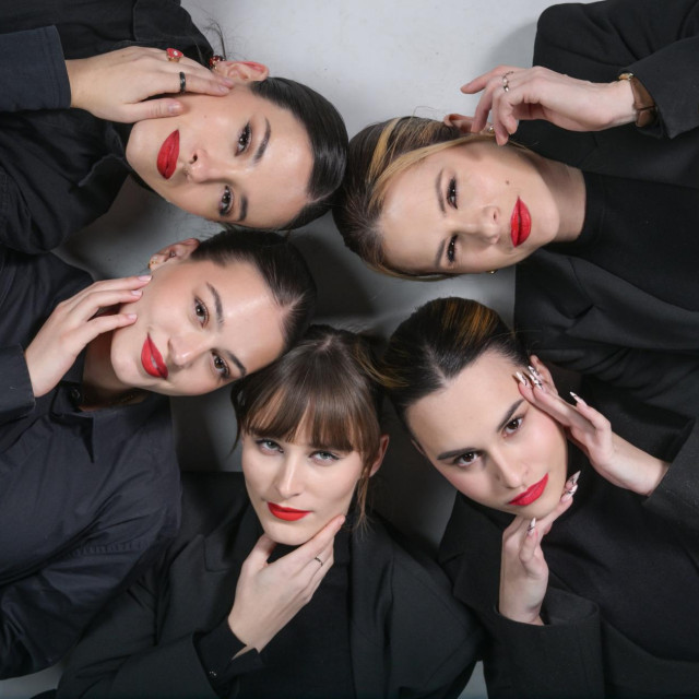 Zagreb, 120126.
Studio Hanza Media.
Clanice etno pop sastava LELEK, Judita Storga, Marina Ramljak, Korina Olivia Rogic, Lara Brtan i Klaudija Pulek.
