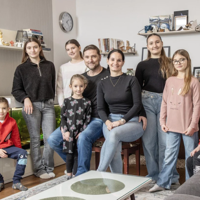 Domina i Perica Prižmić s kćerima Tonkom, Frankom, Josipom, Lucijom i Magdalenom i sinovima Josipom i Vinkom