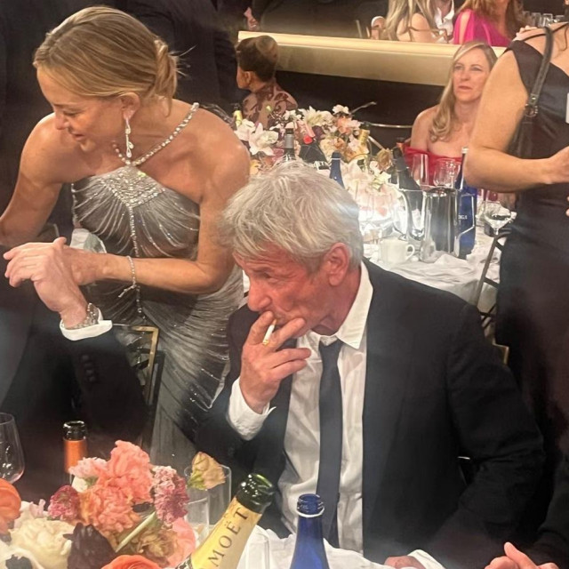 Sean Penn puši