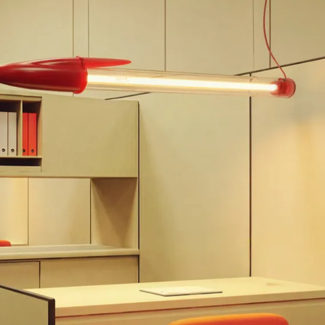 Ova kolekcija savršeno utjelovljuje Selettijev prepoznatljivi pop-duh.