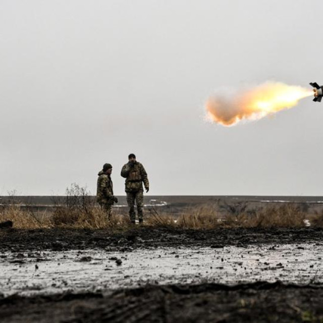 Prizor s fronte u Ukrajini, ispaljivanje Javelina