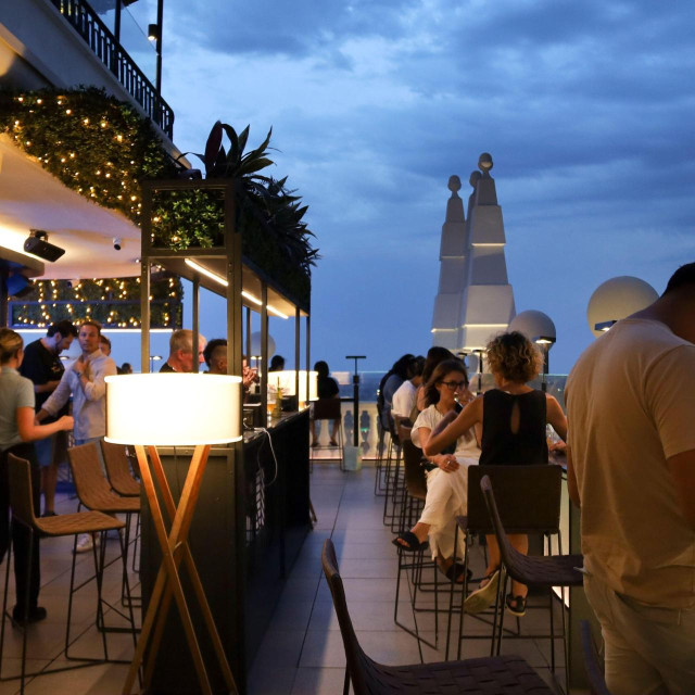 Rooftop restoran i bar hotela Riu u Madridu