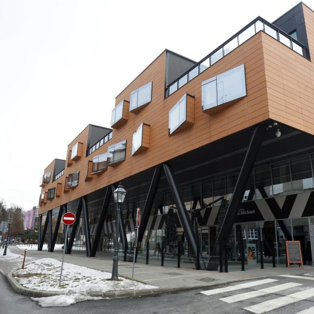 Bivši Cascade centar, danas hotel Academia
 