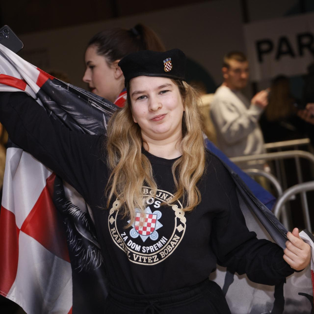 Obožavatelji se okupljaju prije koncerta Marka Perkovića Thompsona u dvorani Gripe