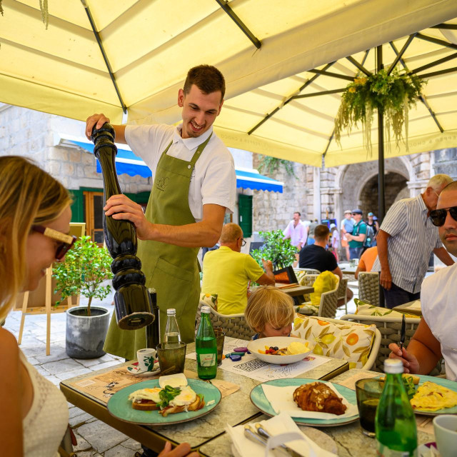 Specijal JL Korcula, 230725. Ljetna reportaza sa Korcule. Na fotografiji: Turisti.