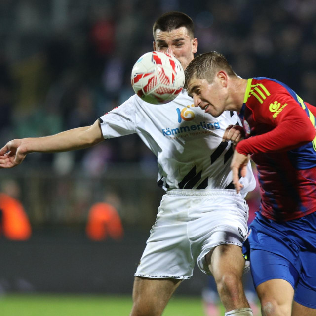 Branimir Mlačić u duelu tijekom utakmice u Velikoj Gorici