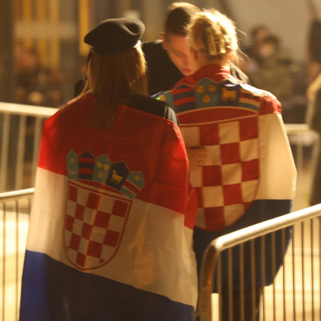 Obožavatelji se okupljaju prije drugog koncerta Marka Perkovića Thompsona u dvorani Gripe u Splitu