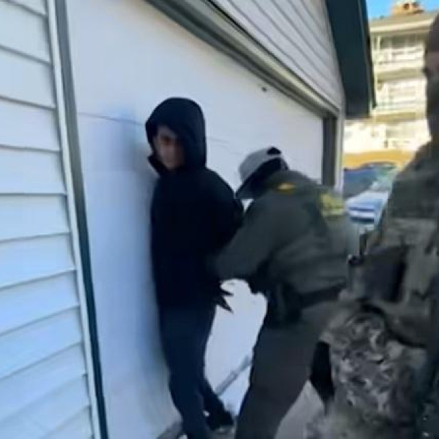 Agenti ICE-a privode čovjeka zbog naglaska