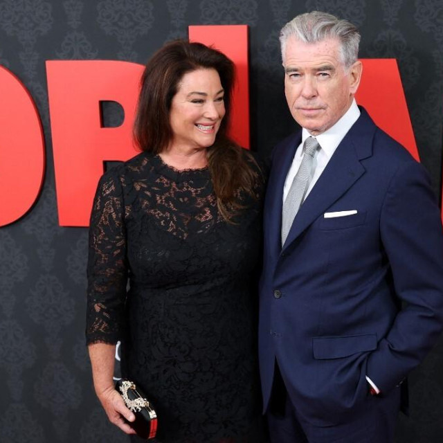 Pierce Brosnan i Keely Shaye Smith