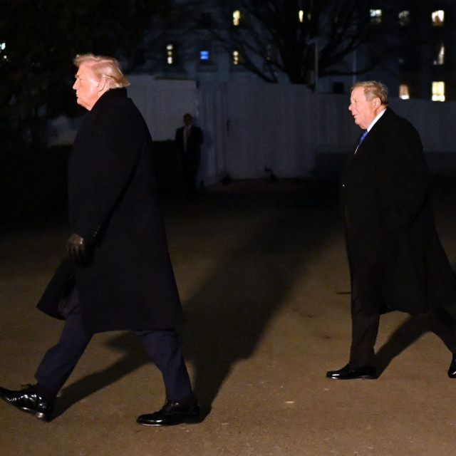 Donald Trump nakon povratka s Floride u Washington, a uoči puta u Švicarsku