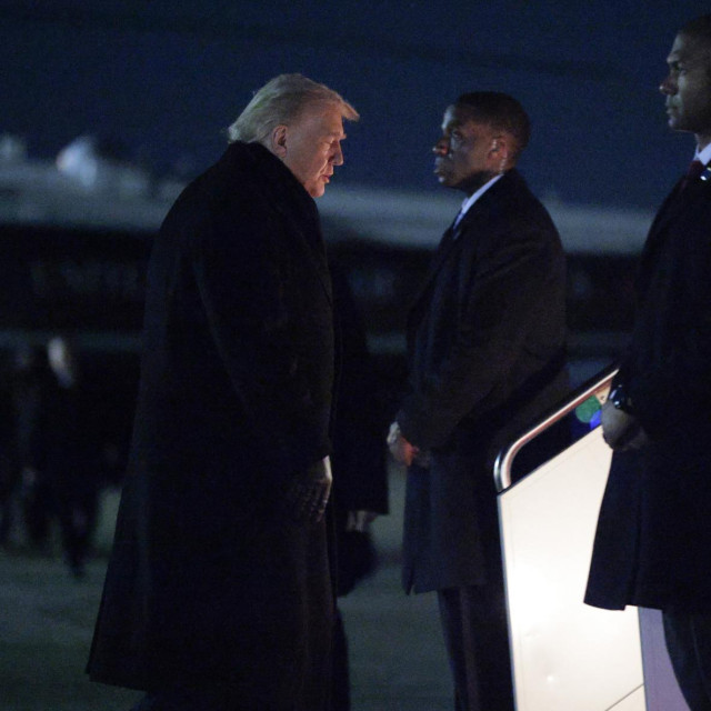 Donald Trump na putu prema švicarskom Davosu