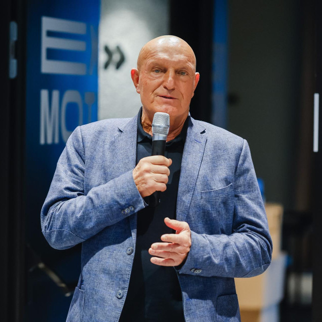Vjekoslav Šafranić je potpisao odluku s kojom se razriješila trakavica oko podjele gradskog novca u košarci