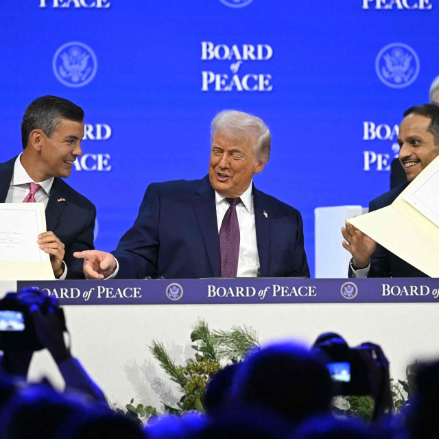 Predsjednik Paragvaja Santiago Pena, američki predsjednik Donald Trump i premijer Katara šeik Mohammed bin Abdulrahman bin Jassim al-Thani