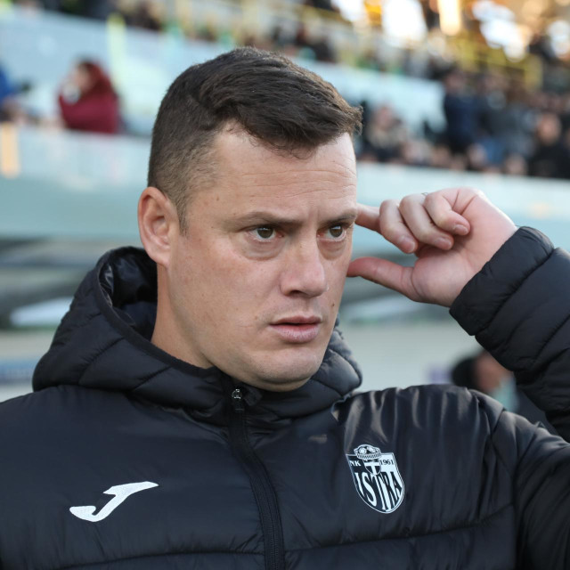 Trener Istre Oriol Riera
