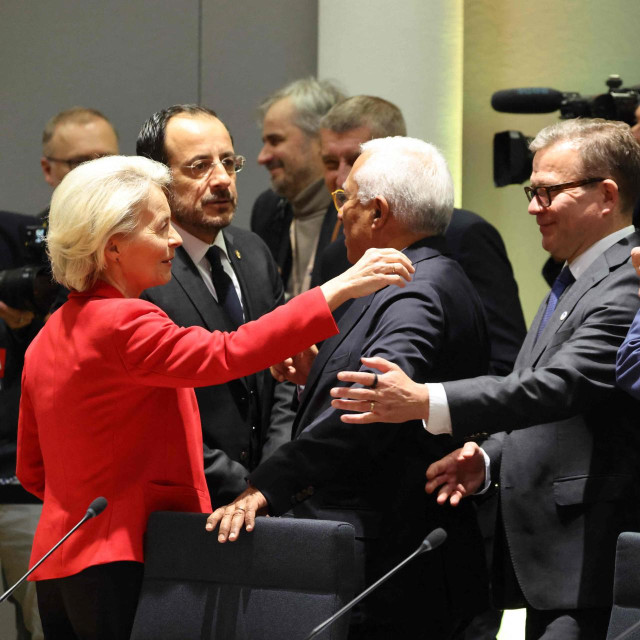 Ursula von der Leyen, Nikos Christodoulides, Antonio Costa, Friedrich Merz i Luc Frieden