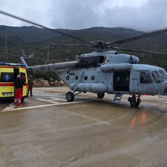 Pripadnici 395. eskadrile transportnih helikoptera