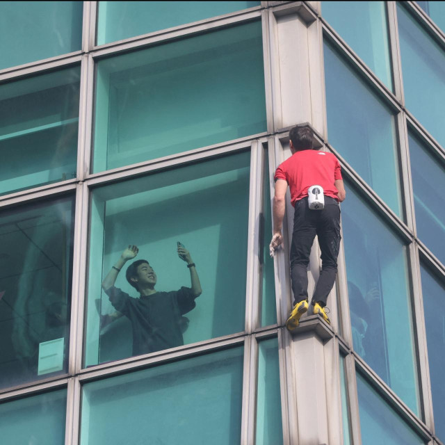 Alex Honnold penje se na Taipei 101 