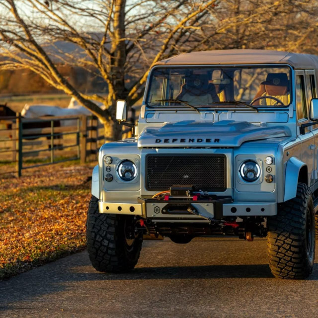 Avron Land Rover Defender restomod