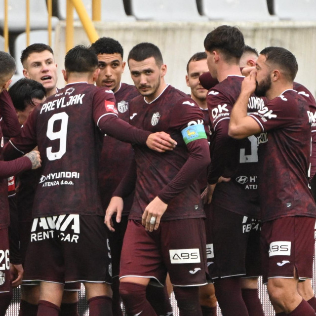 Dario Marešić (u sredini) slavi gol Istre na Poljudu koji bi mu uskoro mogao postati novi dom
