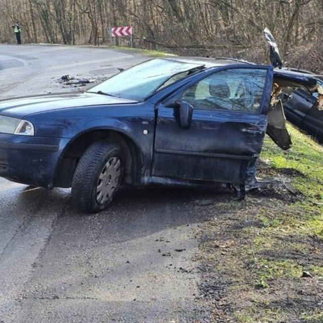 Vozilo je doslovno prepolovljeno