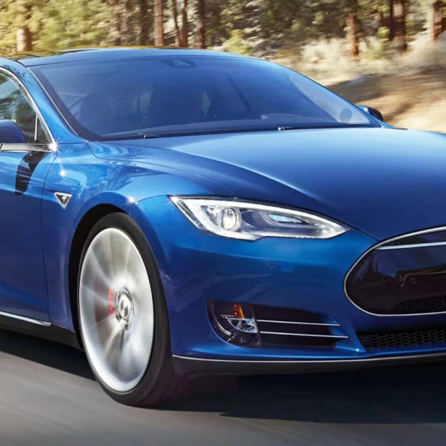 Tesla Model S iz 2013. godine