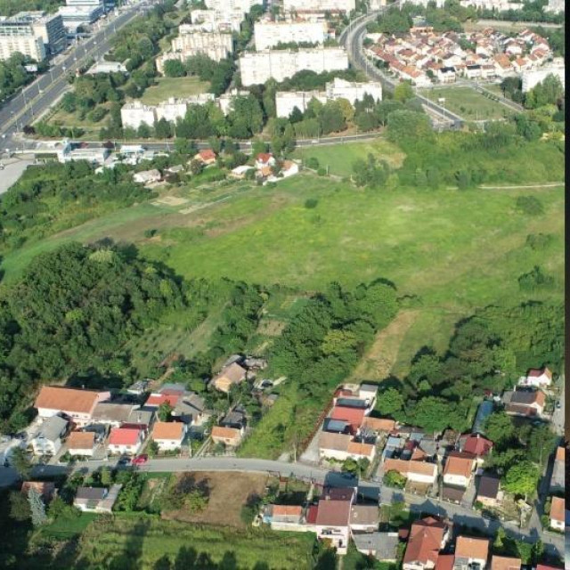 Zemljište Allegheny Financial na Savskoj Opatovini kod Prečko (lijevo); neboderi istih investitora na Zavrtnici u Zagrebu (desno)