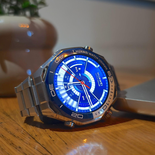 Huawei Watch Ultimate 2 u izdanju s titanijskom narukvicom koja dolazi u kutiji