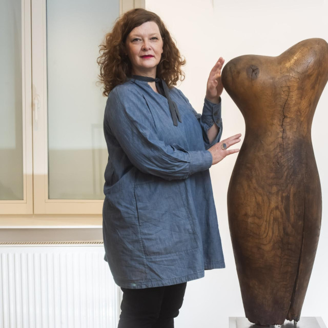 Unuka Vojina Bakića Ana Martina Bakić krak skulpture ‘Torzo‘